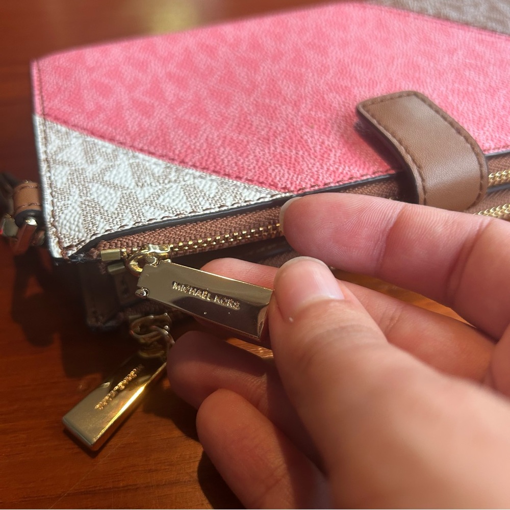 Michael Kors Wristlet - Picture 5 of 10
